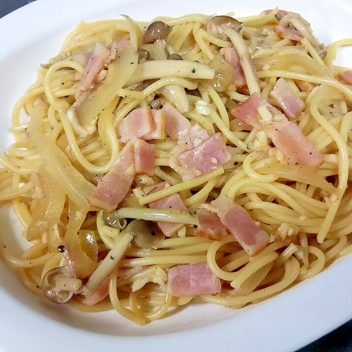 簡単一品！しめじとベーコンの和風バター醤油パスタ